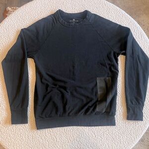 SoulCycle Black Sweatshirt with Skull & Crossbones Hologram‎ Logo –  Small